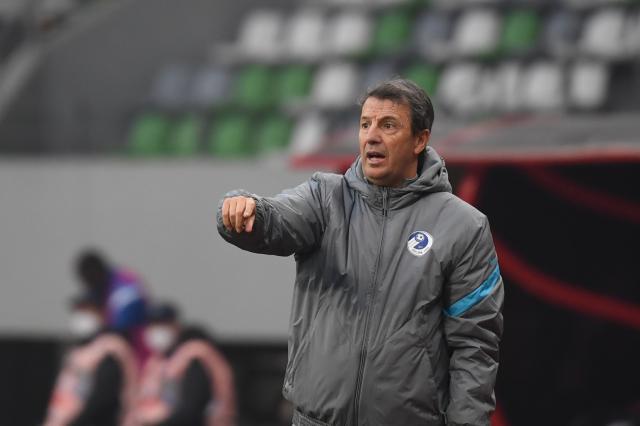 xingkong-大连人急了！遭绝平3人染红 想要保级之能背水一战